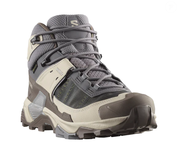 Solado com alta aderência garante segurança em superfícies escorregadias ou irregulares