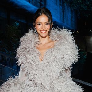Bruna Marquezine confessou a dificuldade de responder mensagens