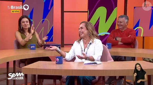 Apresentadora do 'Sem Censura' caiu na gargalhada com bom humor da atriz