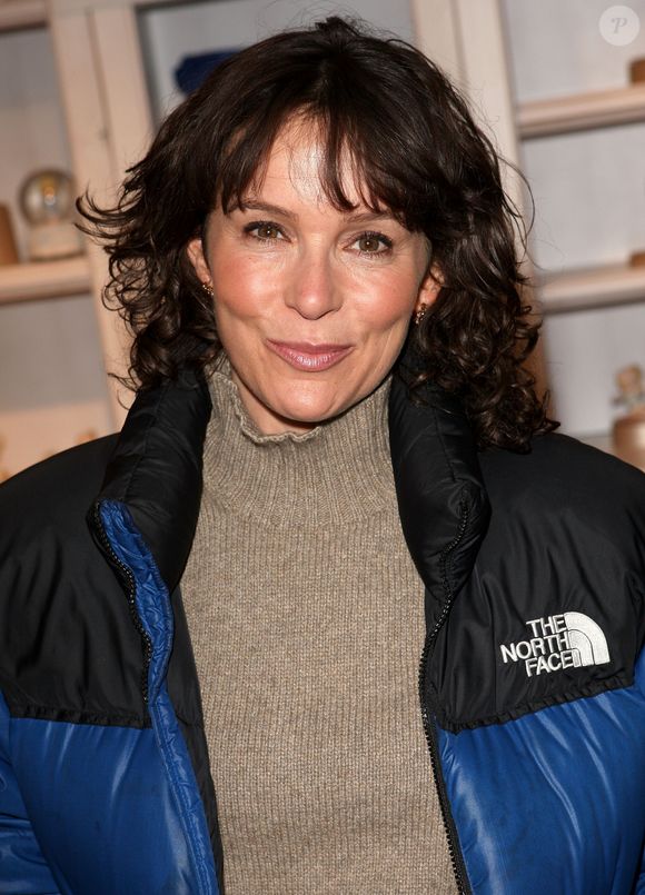 Aparência de Jennifer Grey, bem diferente, não deixava que a atriz fosse reconhecida