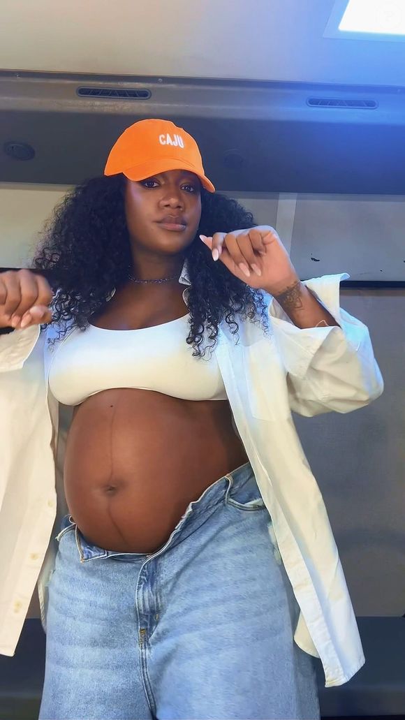 Iza descobriu a troca de mensagens do namorado com a atriz pornô na reta final da gravidez, em julho do ano passado