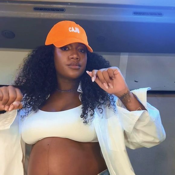 Iza descobriu a troca de mensagens do namorado com a atriz pornô na reta final da gravidez, em julho do ano passado