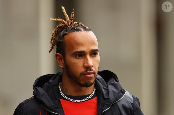 Lewis Hamilton mostrou que sua mudança afetou positivamente sua aparência