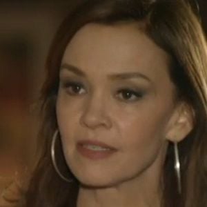 Helena (Julia Lemmertz) diz que não pode impedir Luiza (Bruna Marquezine) de se casar com Laerte (Gabriel Braga Nunes), na novela 'Em Família'