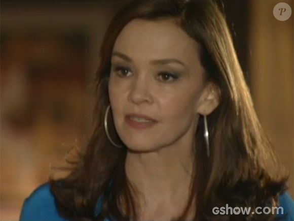 Helena (Julia Lemmertz) diz que não pode impedir Luiza (Bruna Marquezine) de se casar com Laerte (Gabriel Braga Nunes), na novela 'Em Família'