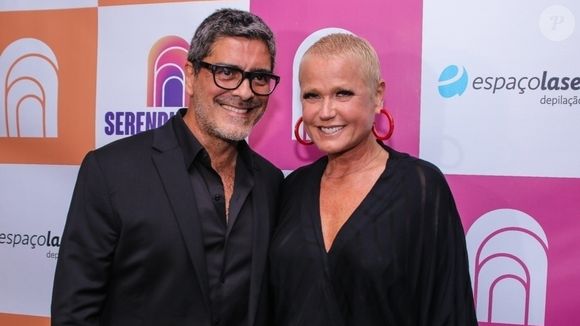 Atualmente, Xuxa Meneghel namora o ator Junno Andrade.