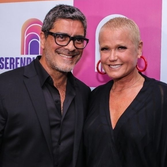 Atualmente, Xuxa Meneghel namora o ator Junno Andrade.