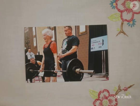 Hoje aos 95 anos, Catherine Kuehn se tornou recordista mundial de levantamento de peso