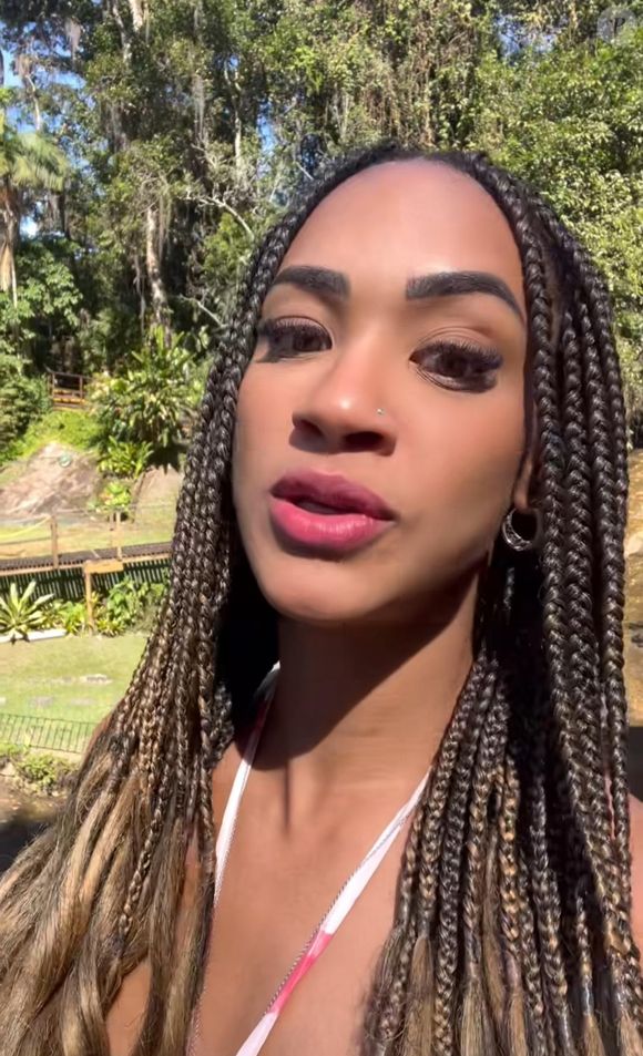 Aline também negou que tenha bloqueado seguidores, explicando que teve sua conta invadida