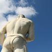 Os homens também querem ter curvas: o novo fenômeno do fitness masculino que consiste em treinar os glúteos conta com respaldo científico e está na moda