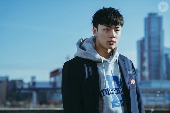 Lee Min-jae é Ko Hyeon-tak, um lutador de taekwondo que teve que abandonar o esporte após uma lesão. Ele é mais um aliado de Si-eun