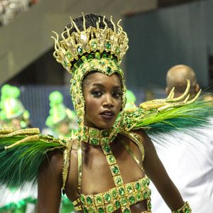 Carnaval 2020: Iza exibiu corpo em fantasia cavada e brilha como rainha de bateria da Imperatriz Leopoldinense na série A ro