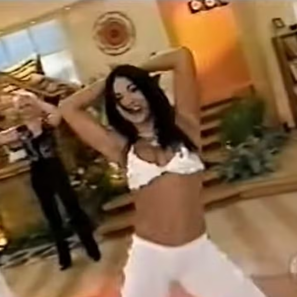 Durante a entrevista, Gracyanne Barbosa comentou que sua primeira apresentação com Luciano Huck na TV teve alguns perrengues.