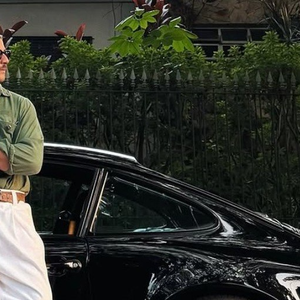 O gosto de Chay Suede por carros retrô começou cedo. Aos 18 anos, o ator comprou um Chrysler PT Cruiser zero quilômetro por causa do visual inspirado nos automóveis dos anos 1950