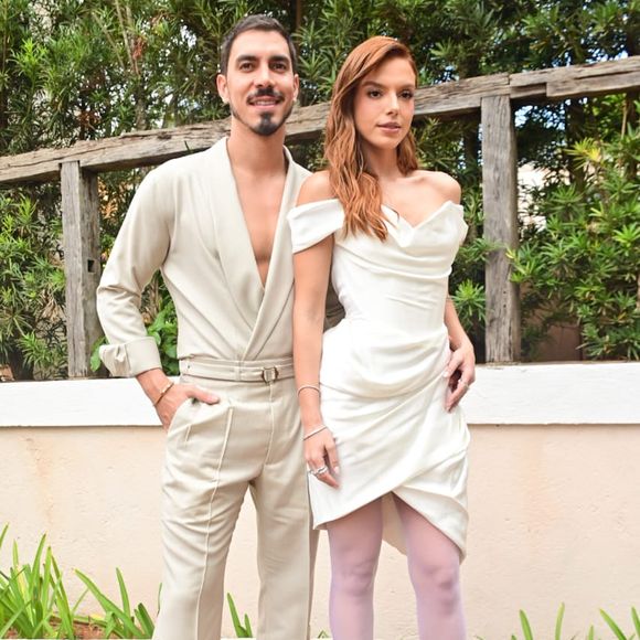 Giovanna Lancellotti rouba a cena com sapato extravagante em festa pré-casamento com Gabriel David.