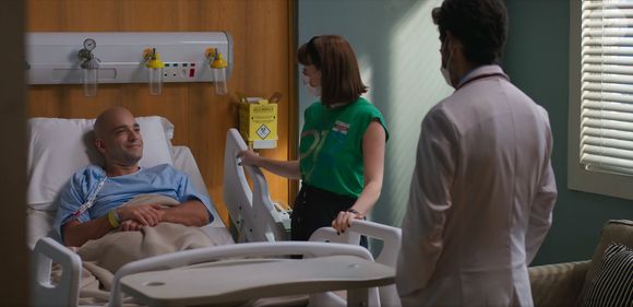 Barriga de gravidez de Solange (Alice Wegmann) sumiu na novela 'Vale Tudo' e web disparou:  'Nunca vi remake tão ruim'