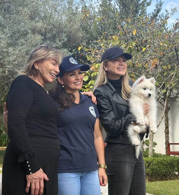 Eliana mostrou, neste sábado (07), que sua família agora conta com a companhia de Charlie