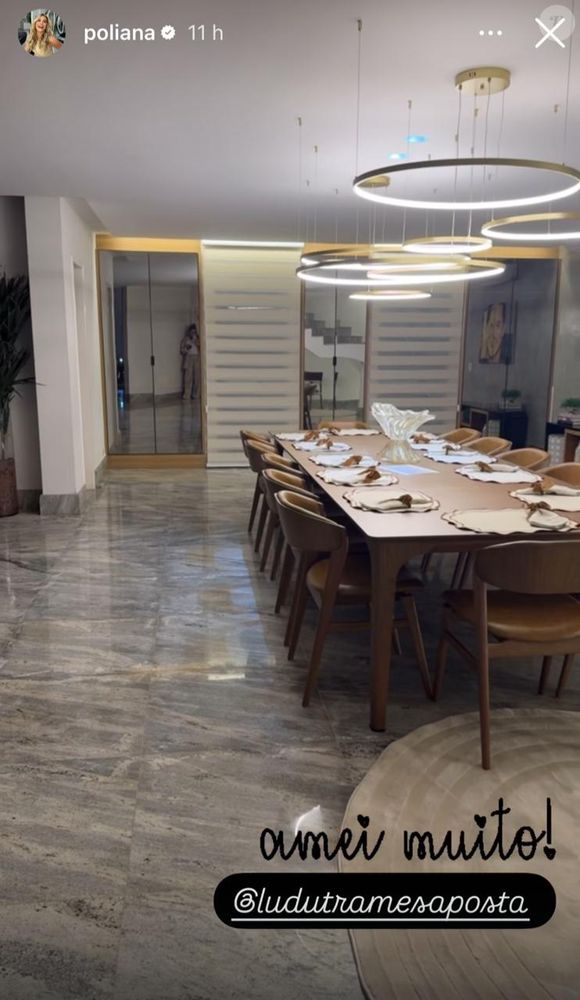 Mãe de Zé Felipe, Poliana Rocha publicou a decoração de sua sala nos stories, além de mostrar um jogo de louças que ganhou.