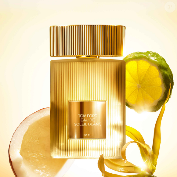 A abertura do Eau de Soleil Blanc reúne bergamota, limão, lima, laranja amarga, flor de laranjeira e neroli, enquanto o acorde de pistache acrescenta um toque torrado e apimentado