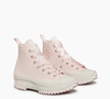 Com visual balletcore e plataforma robusta, o novo tênis da Converse promete conquistar quem busca conforto sem abrir mão do estilo