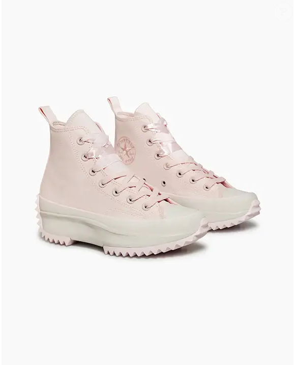 Com visual balletcore e plataforma robusta, o novo tênis da Converse promete conquistar quem busca conforto sem abrir mão do estilo