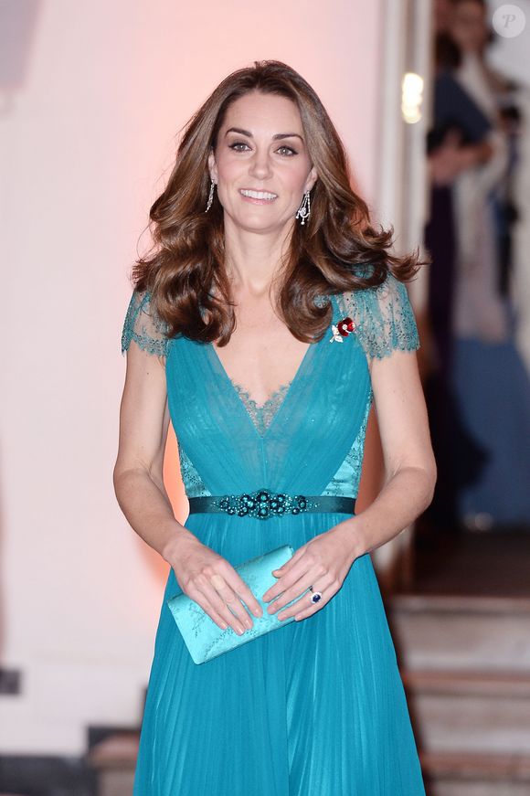 Kate Middleton costuma usar penteados soltos e fios alinhados