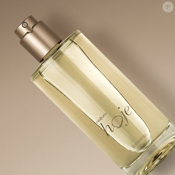 Relançado pela Natura, o Hoje resgata um dos perfumes nacionais mais marcantes dos anos 2000 e prova que os clássicos continuam conquistando espaço na perfumaria brasileira.
