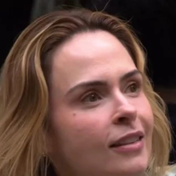 Especialista explica após caso de Ana Paula Renault por que o corpo prioriza órgãos vitais e não o cabelo.