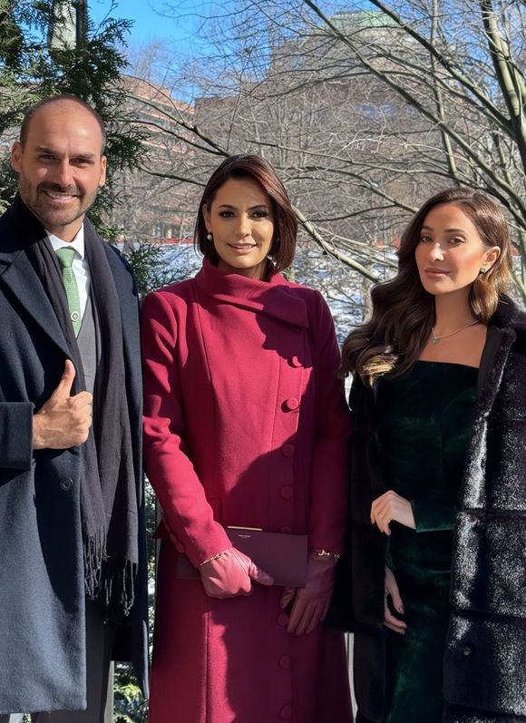 No que diz respeito ao valor da peça usada por Michelle Bolsonaro, ele não foi divulgado.