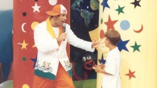 Adeus, 'Chaves'! SBT troca série por 'Porta dos Desesperados', de Sérgio Mallandro, e web não perdoa: 'Loucura demais'