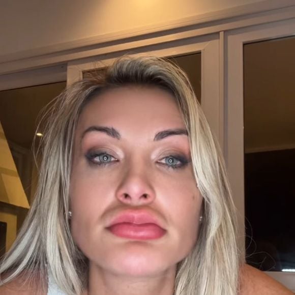 Andressa Urach revelou detalhes de sua situação financeira e psicológica ao longo da vida