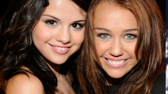 Poucos lembram: há quase 20 anos, Miley Cyrus deixou Selena Gomez em 'saia-justa' ao vivo durante triângulo amoroso com Nick Jonas