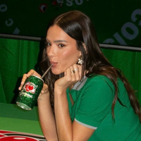 Essa sapatilha branca de Bruna Marquezine é tão chique e confortável que promete virar o curinga do verão: combina com praticamente qualquer look