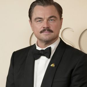 Leonardo DiCaprio participou do leilão milionário do crânio de dinossauro comprado por Nicolas Cage em Beverly Hills, segundo veículos internacionais