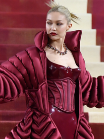 Nem marrom, nem vermelho: o tênis Nike estilo mule que eu usaria no Met Gala 2026 e poderia surpreender até Anna Wintour