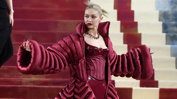 Nem marrom, nem vermelho: o tênis Nike estilo mule que eu usaria no Met Gala 2026 e poderia surpreender até Anna Wintour