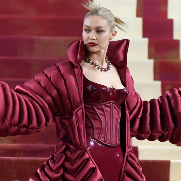 Nem marrom, nem vermelho: o tênis Nike estilo mule que eu usaria no Met Gala 2026 e poderia surpreender até Anna Wintour