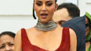 Sem sutiã, Kim Kardashian usa vestido com transparência e deixa seios à mostra na sacada do Copacabana Palace, no Rio de Janeiro