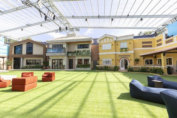 A área de lazer do reality Casa do Patrão, com piscina e academia, só pode ser usada com autorização do Patrão da semana