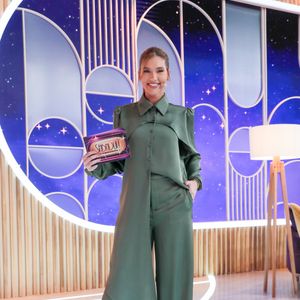 Virginia Fonseca usa conjunto verde militar estiloso e elegante no SBT