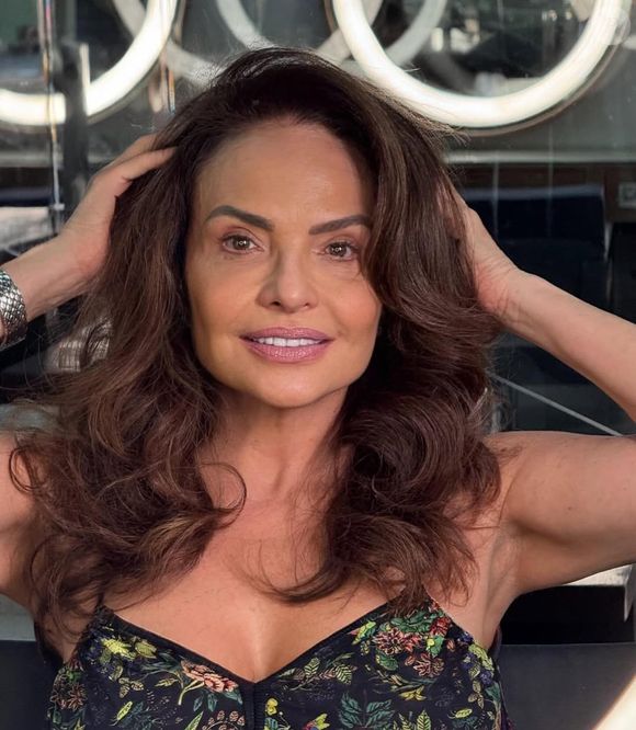 Luiza Tomé, em entrevista: "Depois que conheci o procedimento com ultrassom microfocado me apaixonei! Dói muito, mas funciona e faço uma vez ao ano"