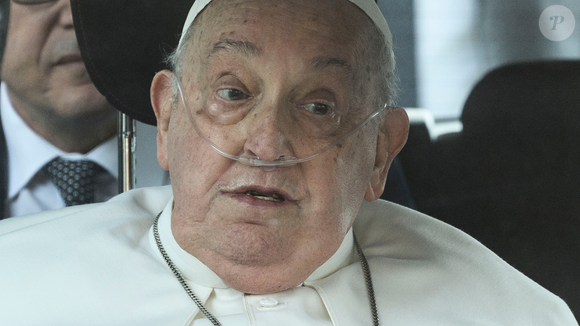 Francisco nos últimos dias de vida: ainda com a batina branca simples, sem ornamentos ou sinais de opulência
