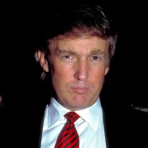 Aparência de Donald Trump choca ao longo do tempo (nesta foto, o ano era 1993 e o representante fez uma aparição no Club USA)