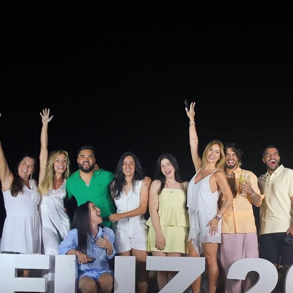 Uma usuária postou: 'Que linda, ela passou de camisola', fazendo referência ao look de Poliana.