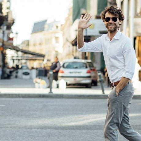 De acordo com a psicologia, acenar com a mão para agradecer aos carros ao atravessar a rua é característico dessas pessoas