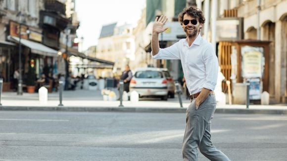 De acordo com a psicologia, acenar com a mão para agradecer aos carros ao atravessar a rua é característico dessas pessoas