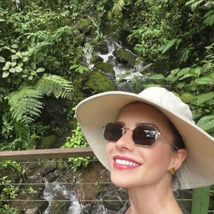 Entre selfies, paisagens e fotos de animais, o vídeo de Sandy entregou uma viagem de casal entre ela e seu suposto namorado