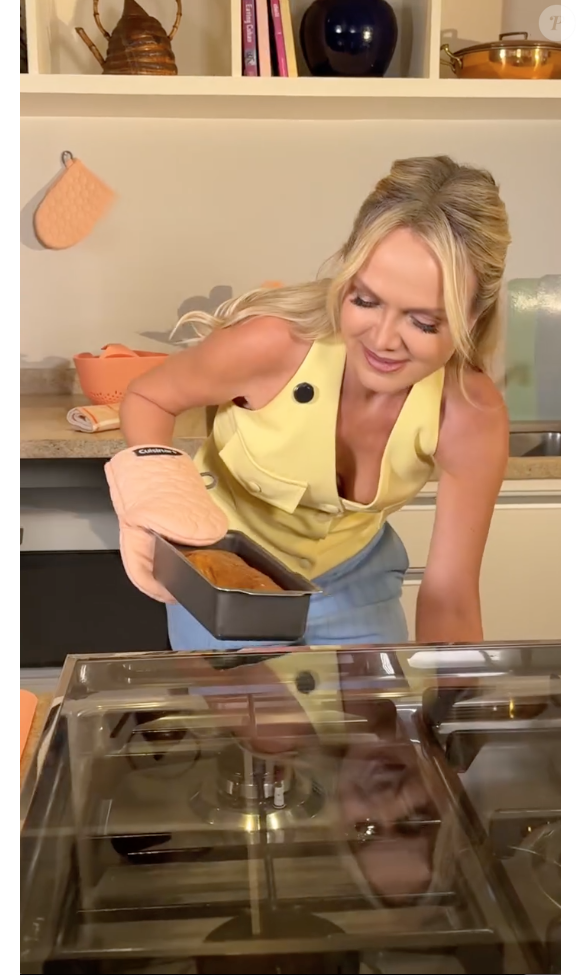 Com a massa pronta, leve a uma forma retangular de pão e asse a 180ºC por cerca de 25 minutos