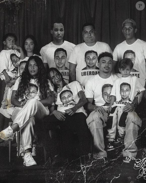 Oruam e seus familiares estampam o rosto de Marcinho VP em camisetas na divulgação do novo álbum.