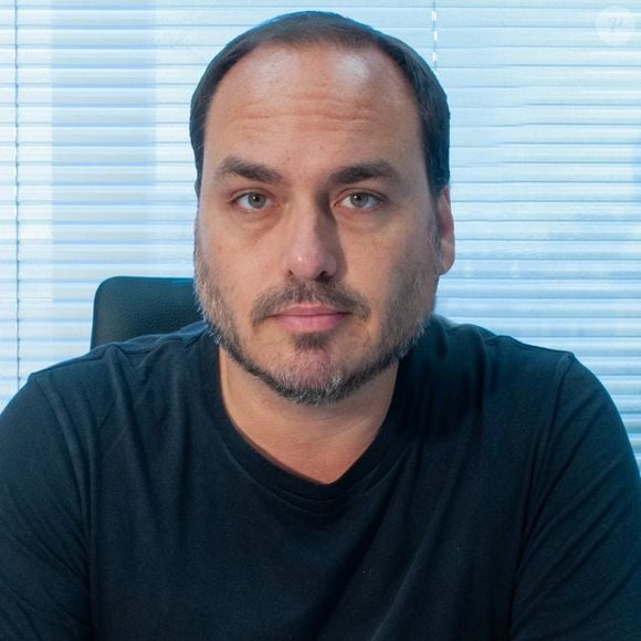O vereador Carlos Bolsonaro (PL-RJ) passou mal e foi levado às pressas para um hospital. As informações são do portal Metrópoles